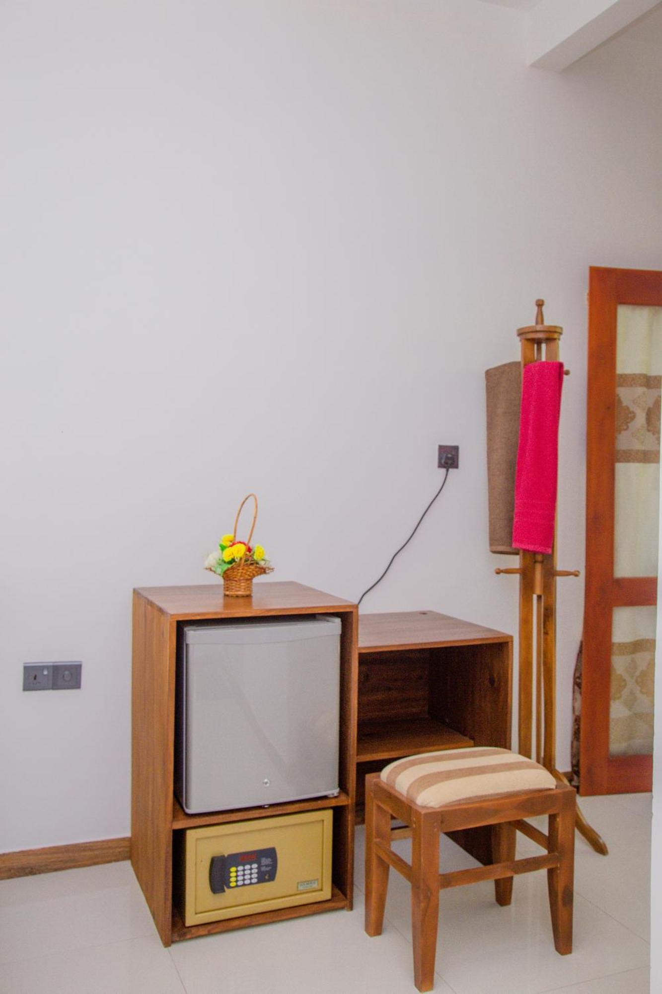 Hispaniola Inn Mirissa Ngoại thất bức ảnh