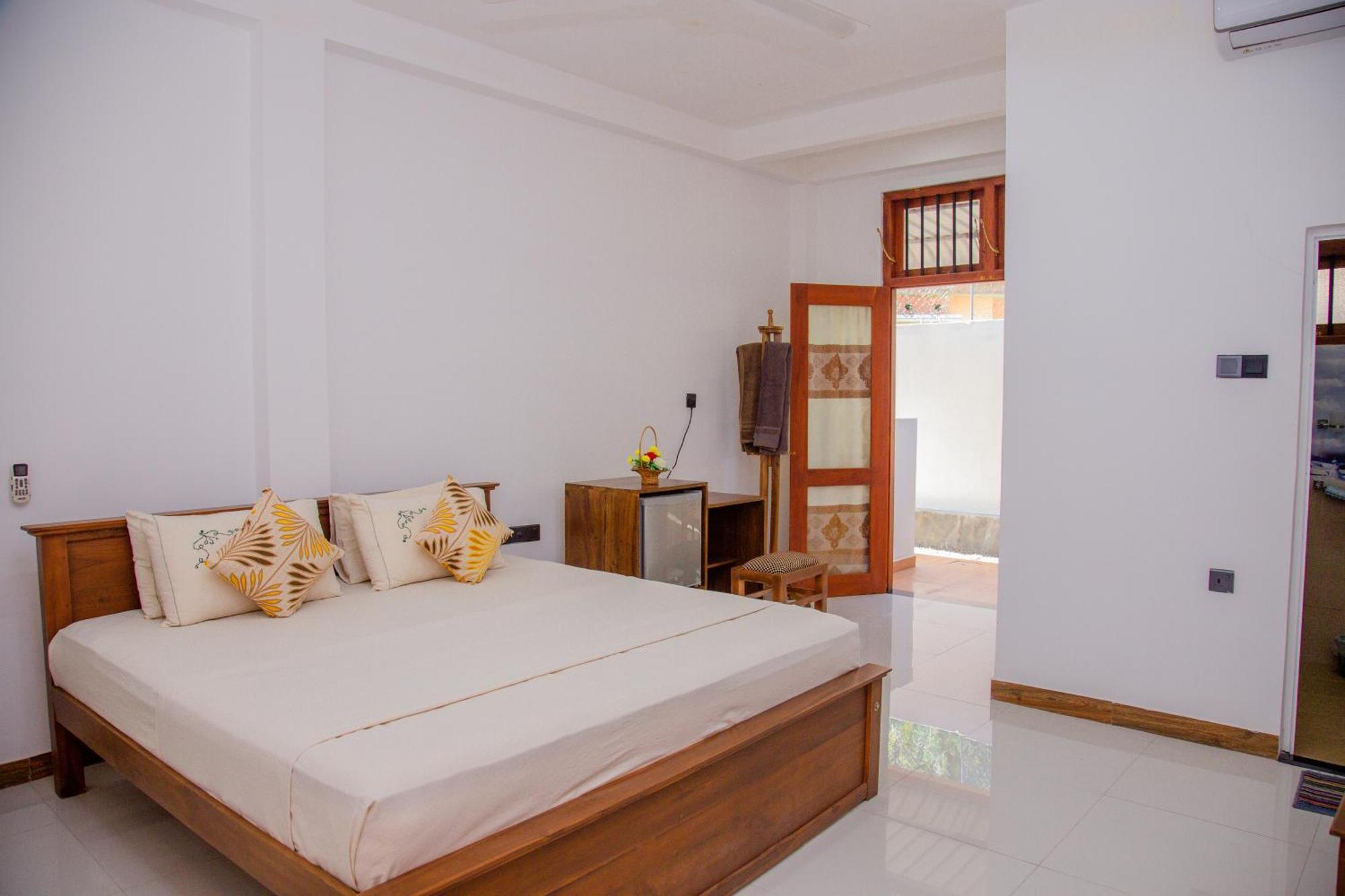 Hispaniola Inn Mirissa Ngoại thất bức ảnh