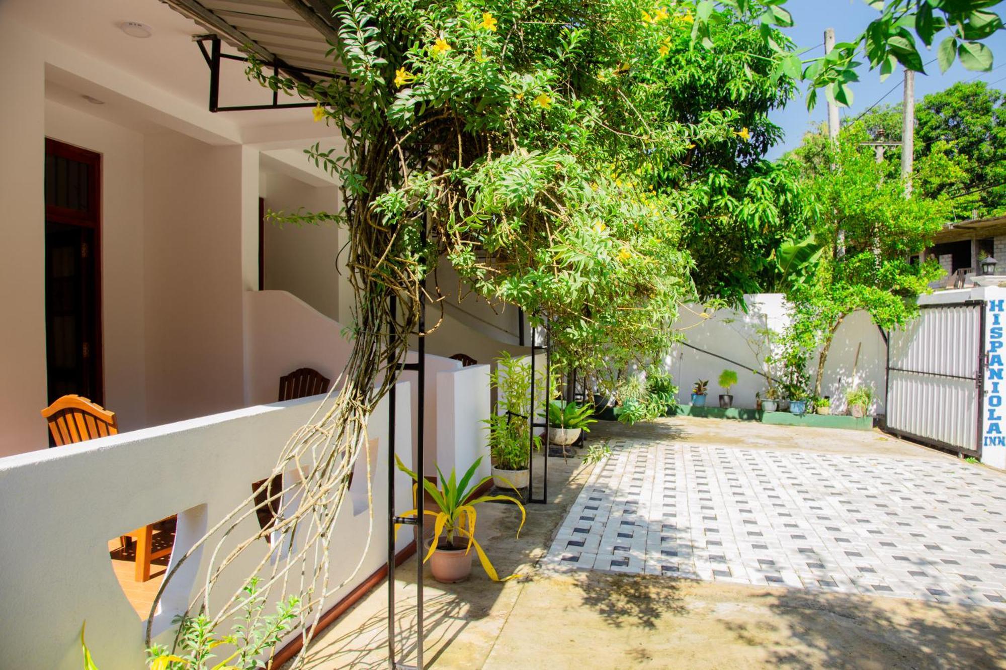 Hispaniola Inn Mirissa Ngoại thất bức ảnh