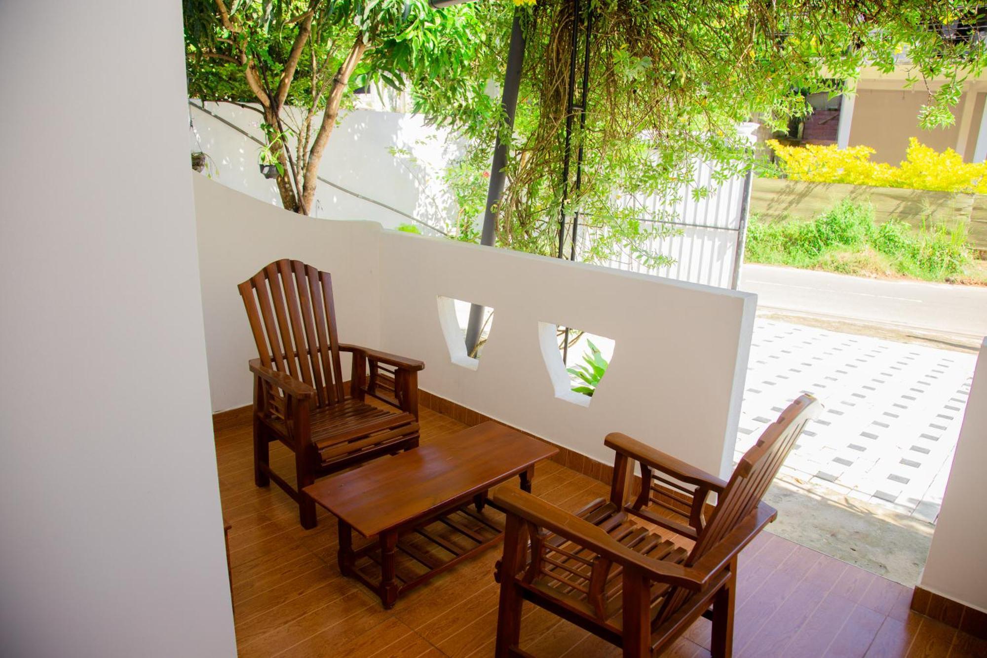 Hispaniola Inn Mirissa Ngoại thất bức ảnh