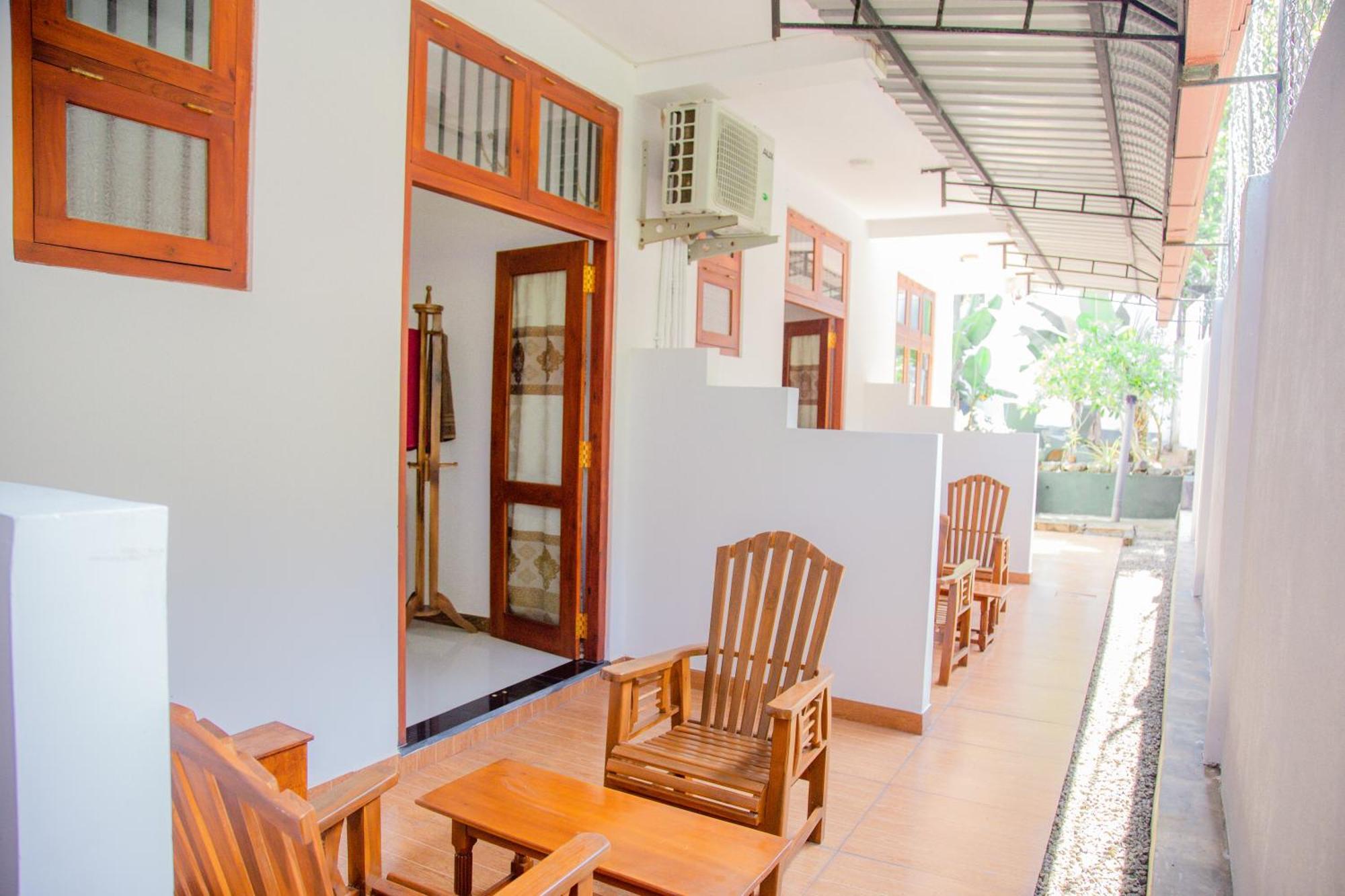 Hispaniola Inn Mirissa Ngoại thất bức ảnh