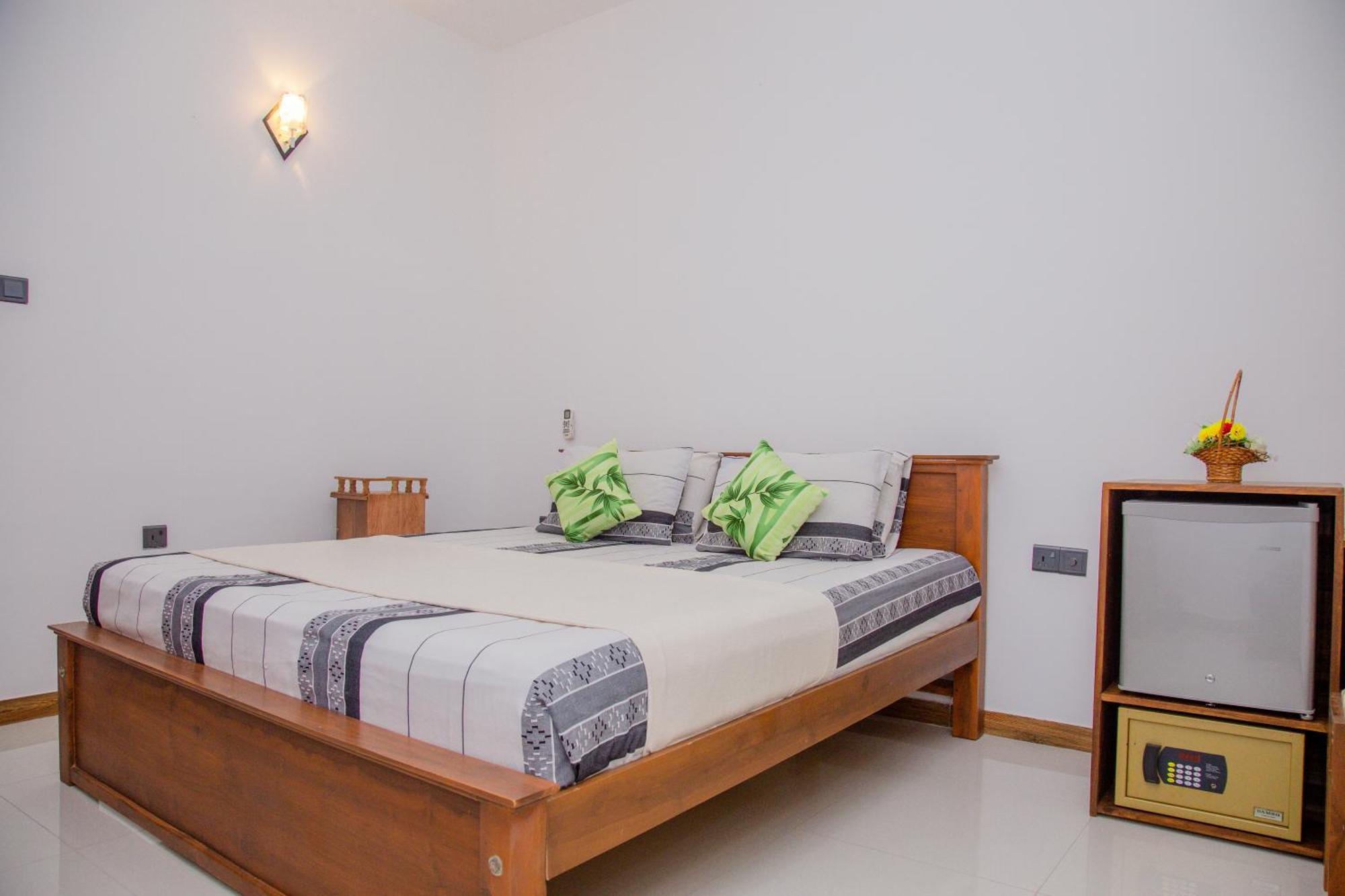 Hispaniola Inn Mirissa Ngoại thất bức ảnh