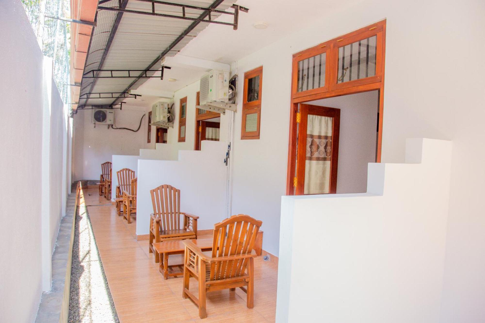 Hispaniola Inn Mirissa Ngoại thất bức ảnh