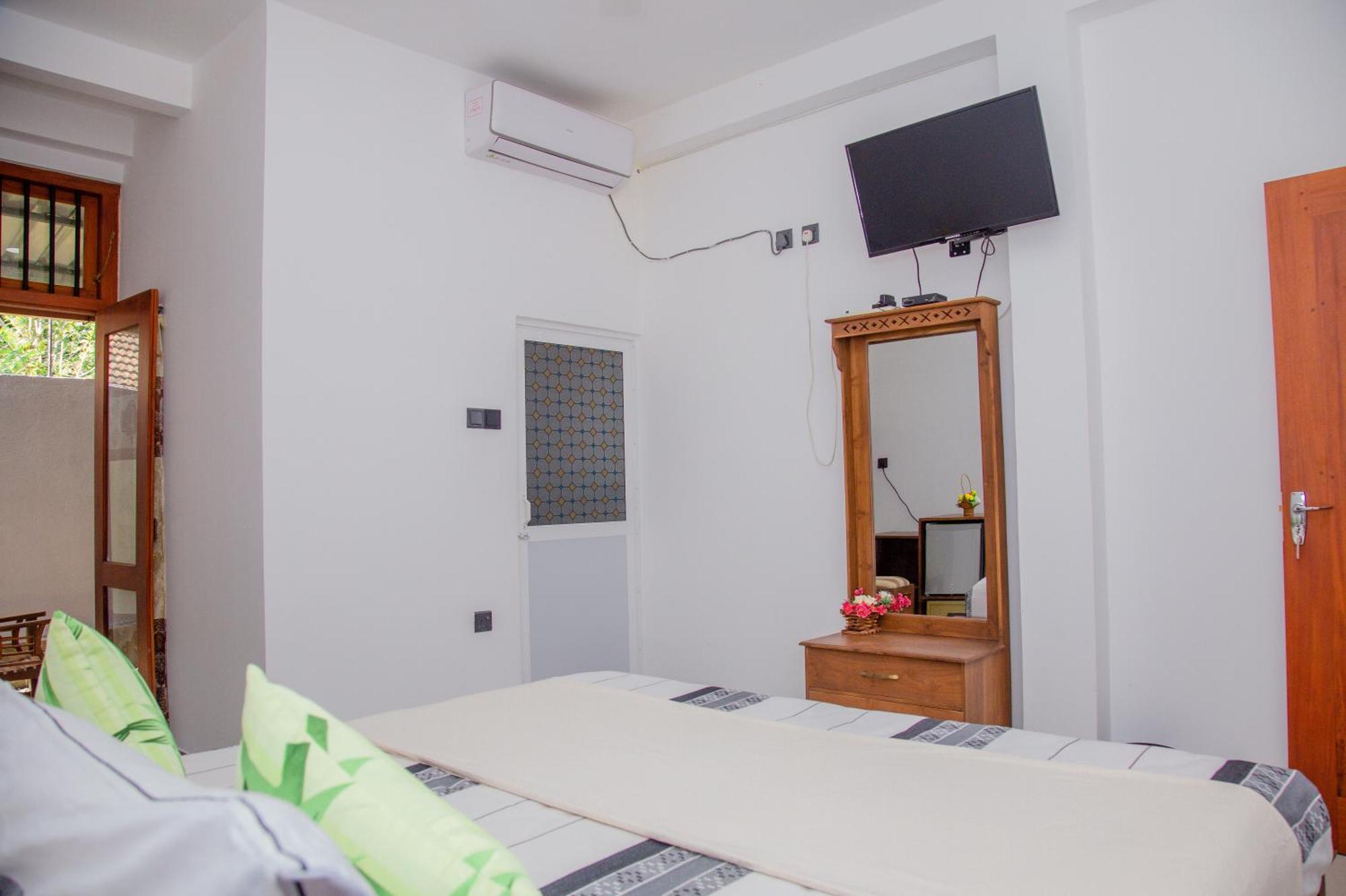 Hispaniola Inn Mirissa Ngoại thất bức ảnh