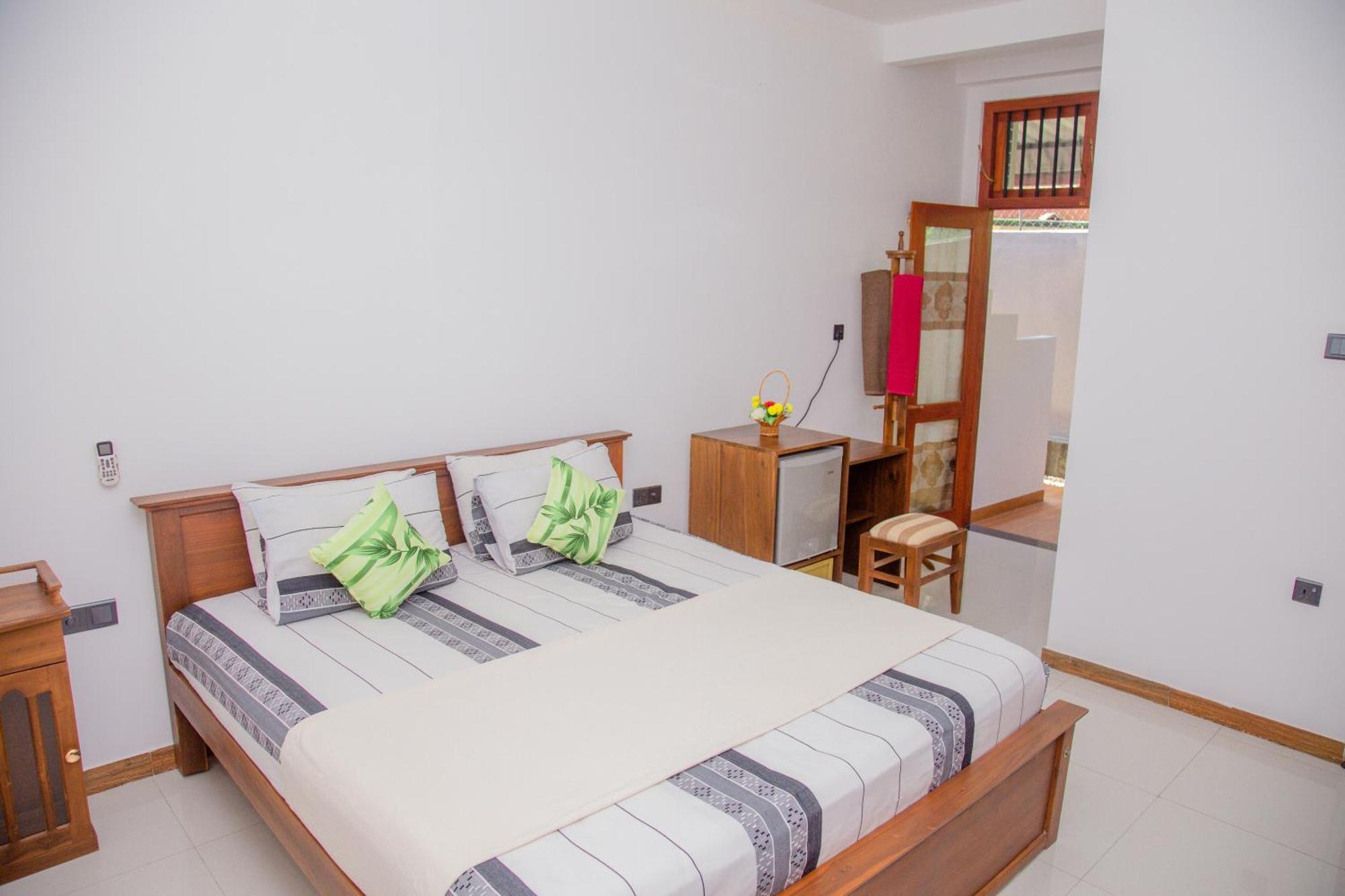 Hispaniola Inn Mirissa Ngoại thất bức ảnh