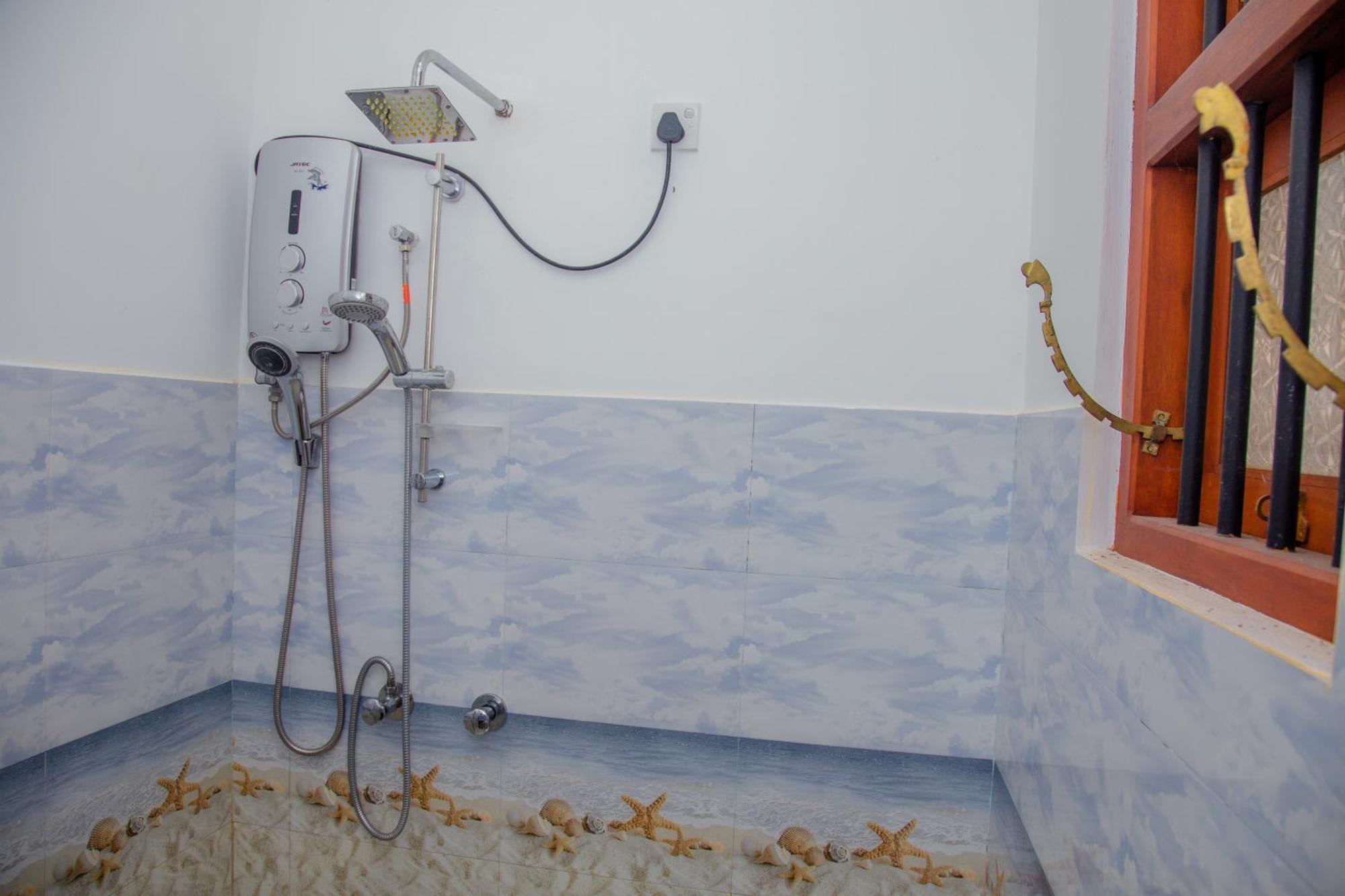 Hispaniola Inn Mirissa Ngoại thất bức ảnh